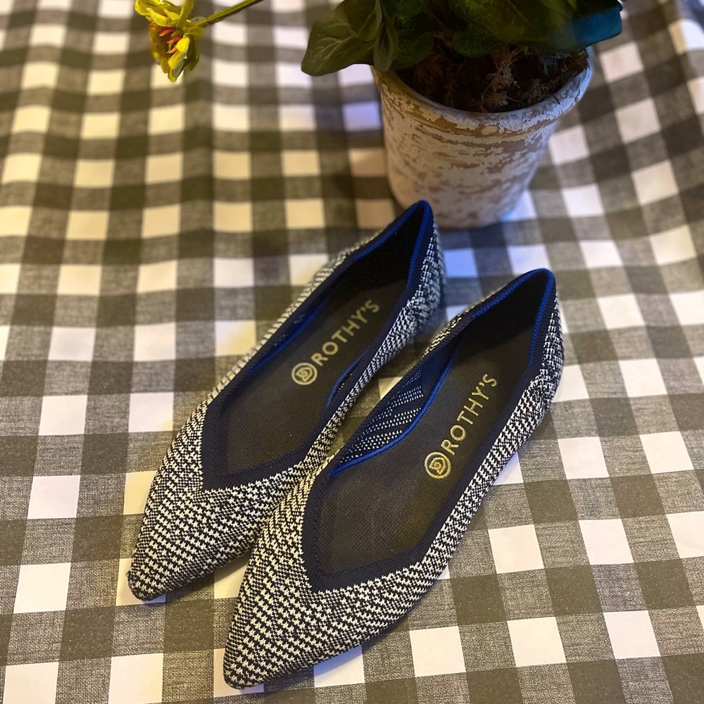 EUC Rothy's Navy Blue Houndstooth Washable Flats Points, Size 10.5